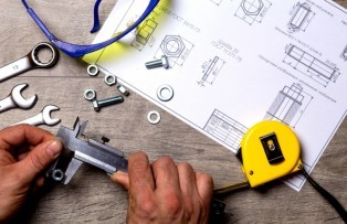 Perbandingan Meteran Fiber dan Meteran Logam: Mana yang Lebih Unggul untuk Proyek Konstruksi?