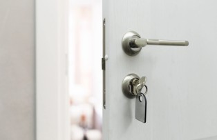 Handle Pintu Terlihat Kurang Rapi? Ini 5 Fungsi Ring Kunci yang Bikin Tampilan Lebih Elegan!